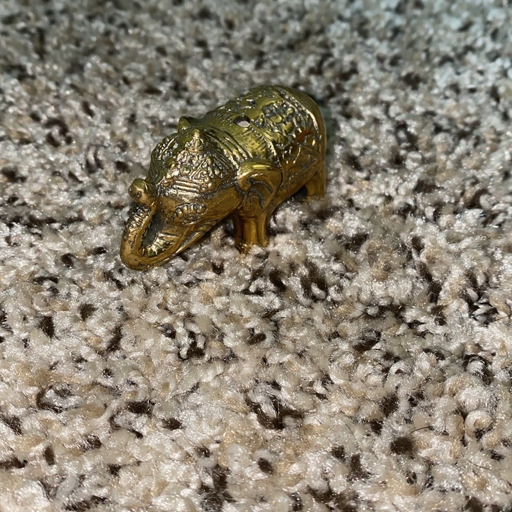 🛍️Gold Elephant Figurine! - Picture 3 of 7